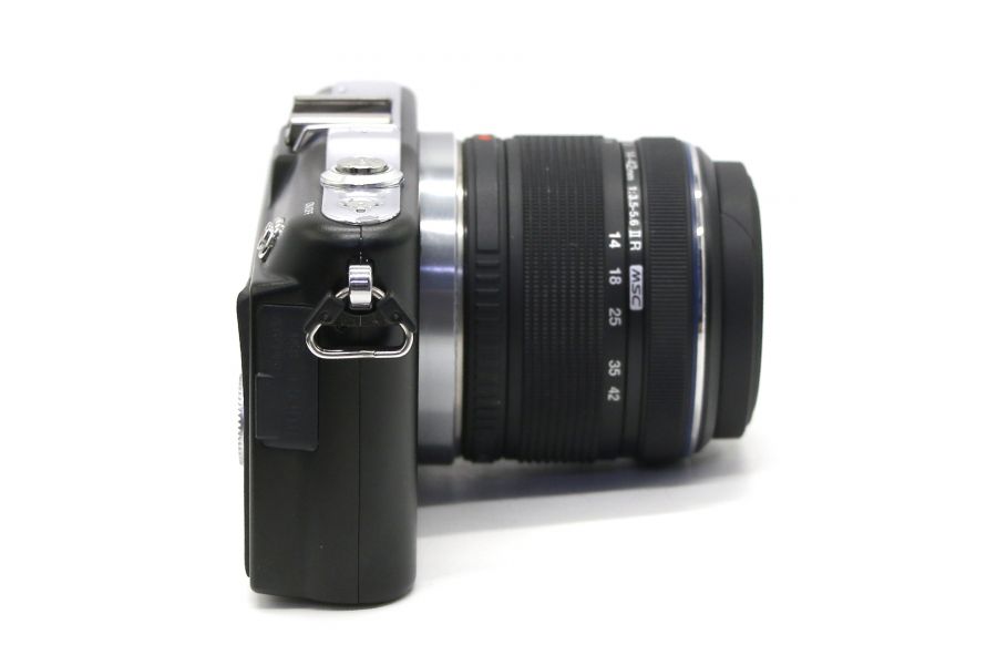 Olympus Pen mini E-PM1 kit (пробег 2500 кадров)