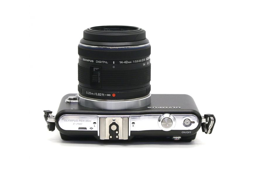 Olympus Pen mini E-PM1 kit (пробег 2500 кадров)