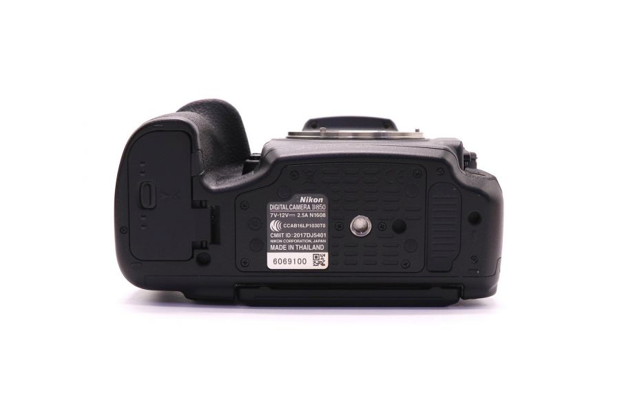Nikon D850 body в упаковке (пробег 8700 кадров)