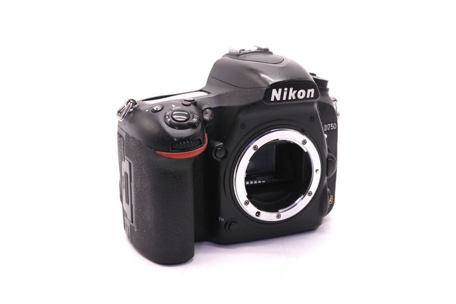 Nikon D750 body (пробег 341700 кадров)