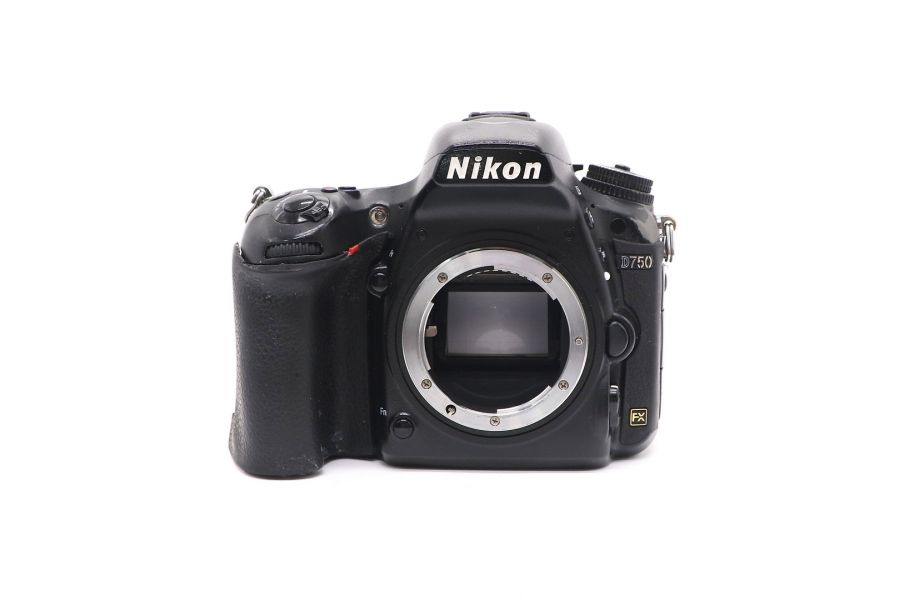 Nikon D750 body (пробег 273300 кадров)