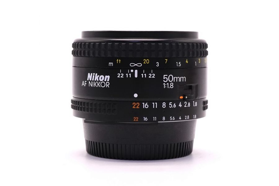 Nikon 50mm f/1.8 AF Nikkor в упаковке