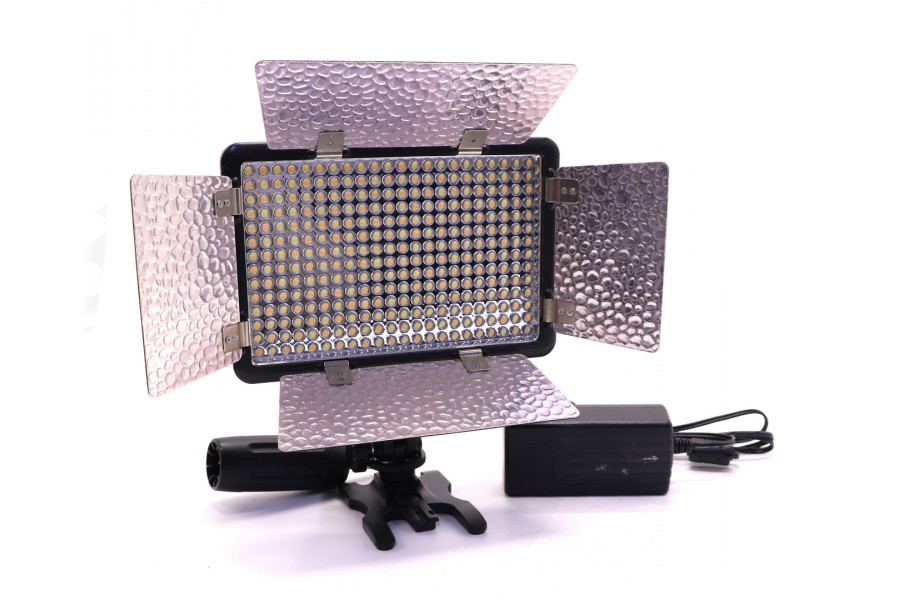 Осветитель светодиодный Godox LF308BI