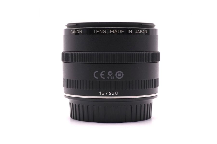 Canon EF 24mm f/2.8 в упаковке