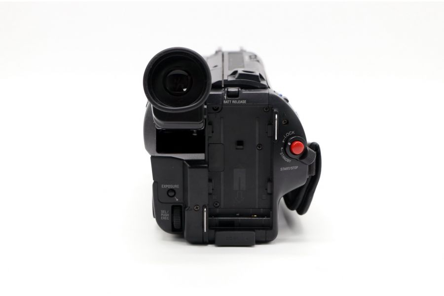 Видеокамера Sony CCD-TR640E