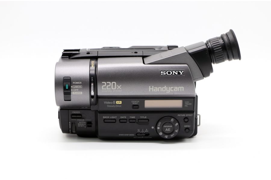 Видеокамера Sony CCD-TR640E