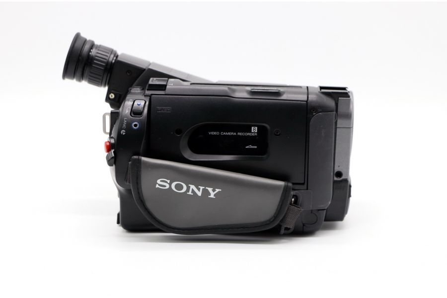 Видеокамера Sony CCD-TR640E