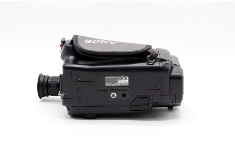 Видеокамера Sony CCD-TR640E