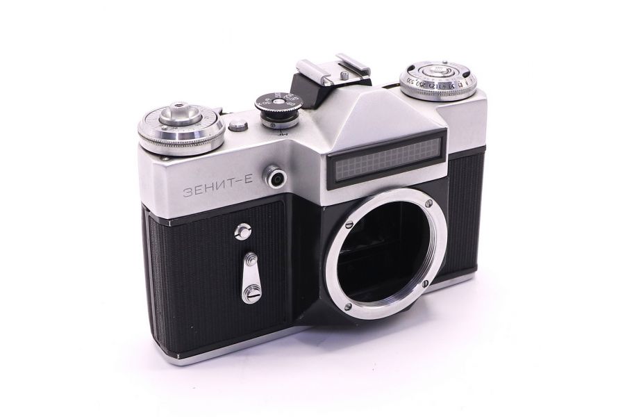  Малоформатный зеркальный фотоаппарат Зенит Е body