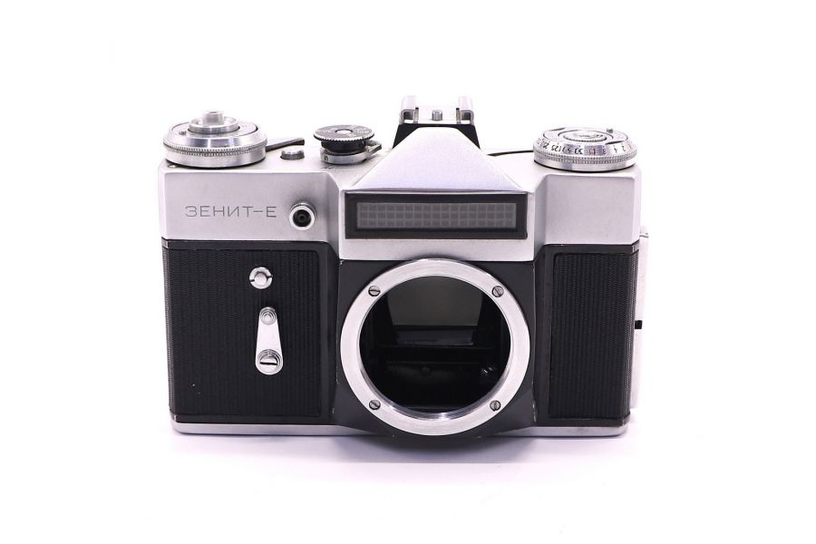  Малоформатный зеркальный фотоаппарат Зенит Е body
