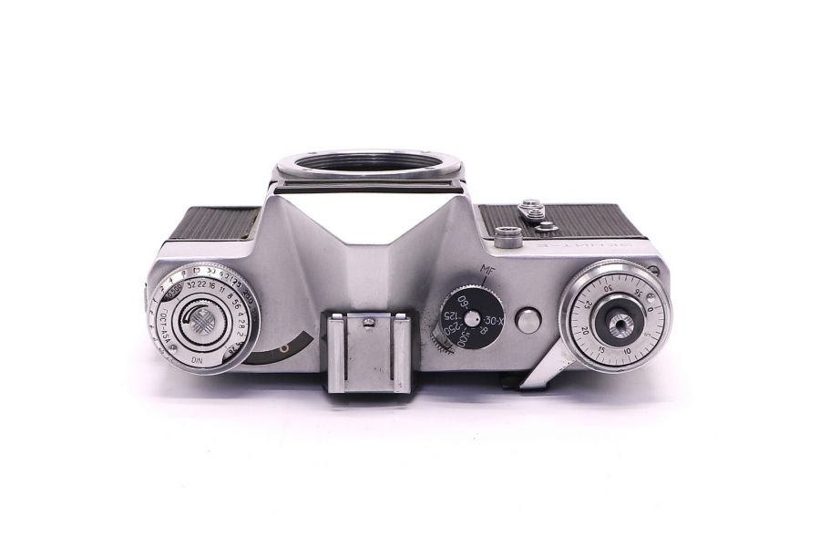  Малоформатный зеркальный фотоаппарат Зенит Е body