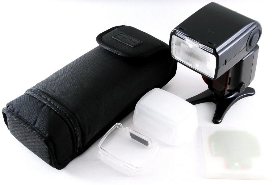 Фотовспышка Nikon Speedlight SB-900 в упаковке