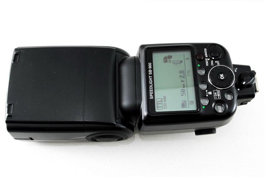 Фотовспышка Nikon Speedlight SB-900 в упаковке