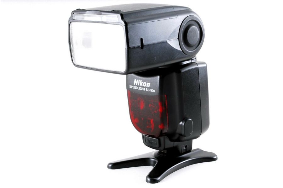 Фотовспышка Nikon Speedlight SB-900 в упаковке