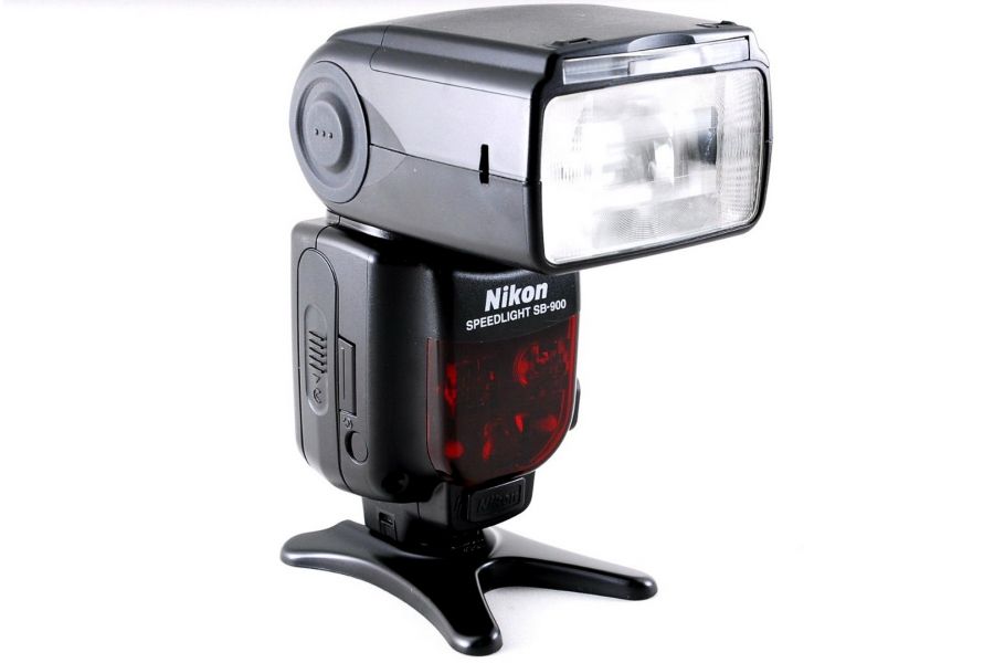Фотовспышка Nikon Speedlight SB-900 в упаковке