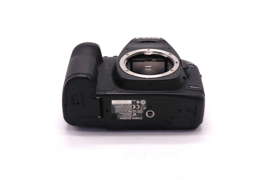 Canon EOS 5D Mark II body (пробег 12330 кадров)