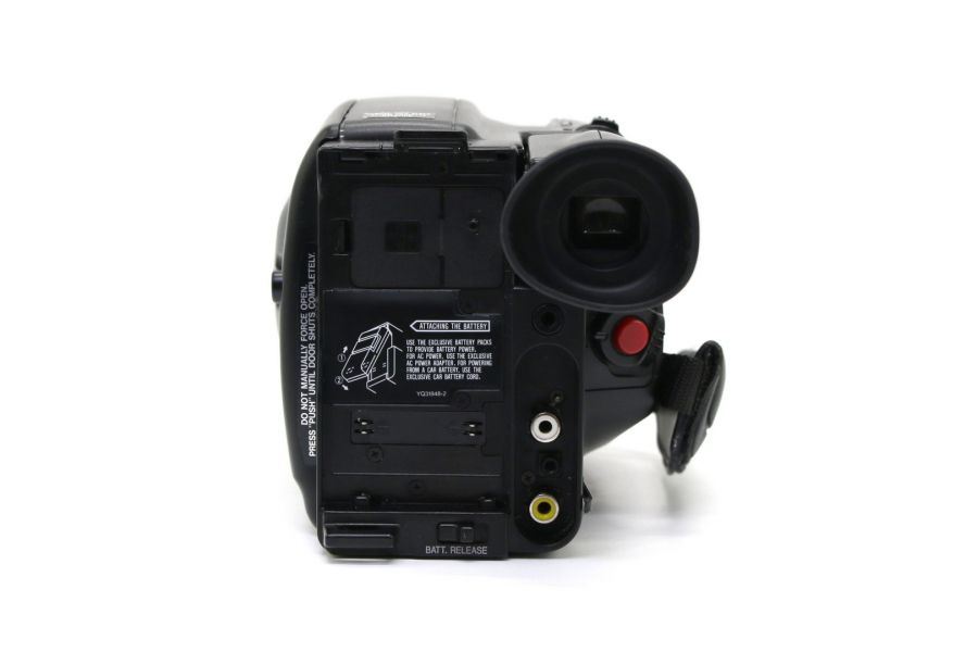 Видеокамера JVC GR-AX68