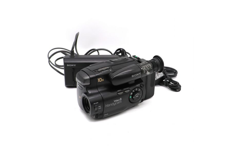 Видеокамера Sony CCD-TR303E