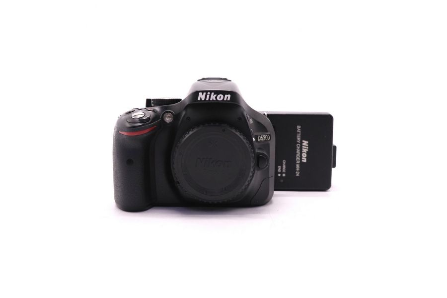 Nikon D5200 body (пробег 12180 кадров)