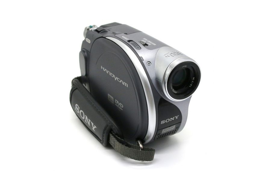 Видеокамера Sony DCR-DVD205E в упаковке