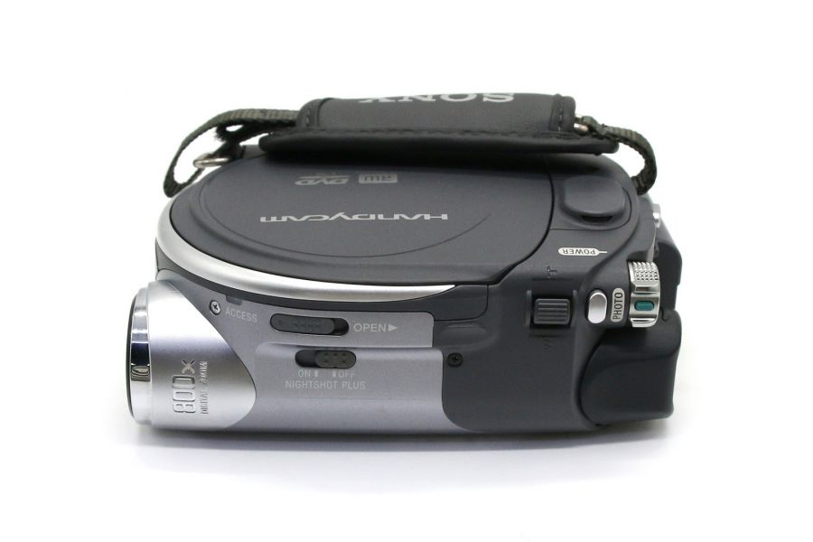 Видеокамера Sony DCR-DVD205E в упаковке