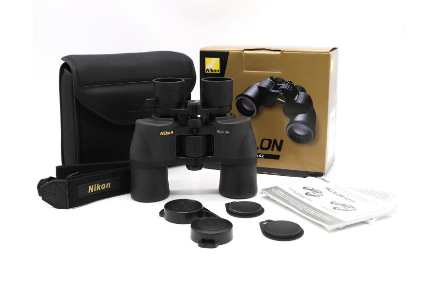 Бинокль Nikon Aculon A211 8-18x42 в упаковке