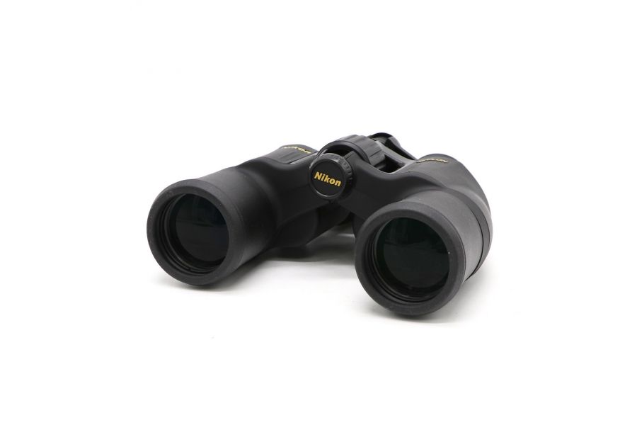 Бинокль Nikon Aculon A211 8-18x42 в упаковке
