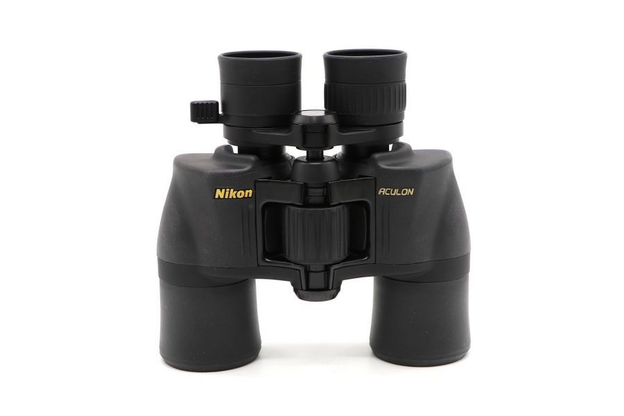 Бинокль Nikon Aculon A211 8-18x42 в упаковке