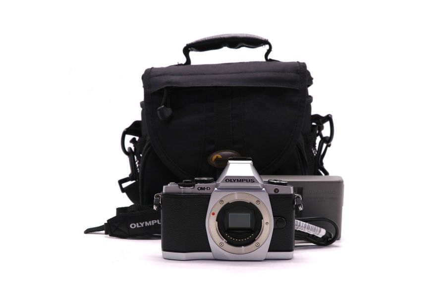 Olympus OM-D E-M5 body (пробег 4500 кадров)