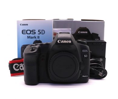 Canon EOS 5D Mark II bodу в упаковке (пробег 545 кадров)
