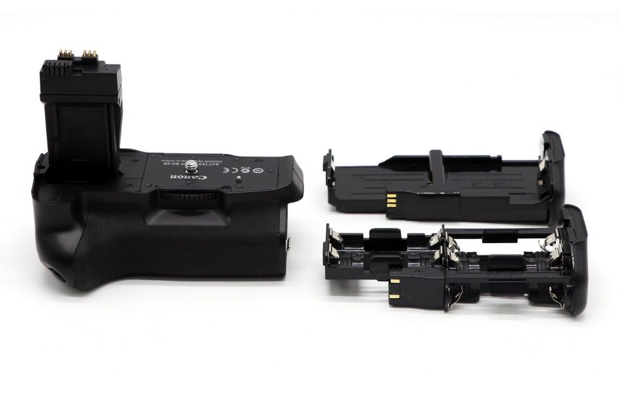 Батарейная ручка Canon BG-E8 в упаковке