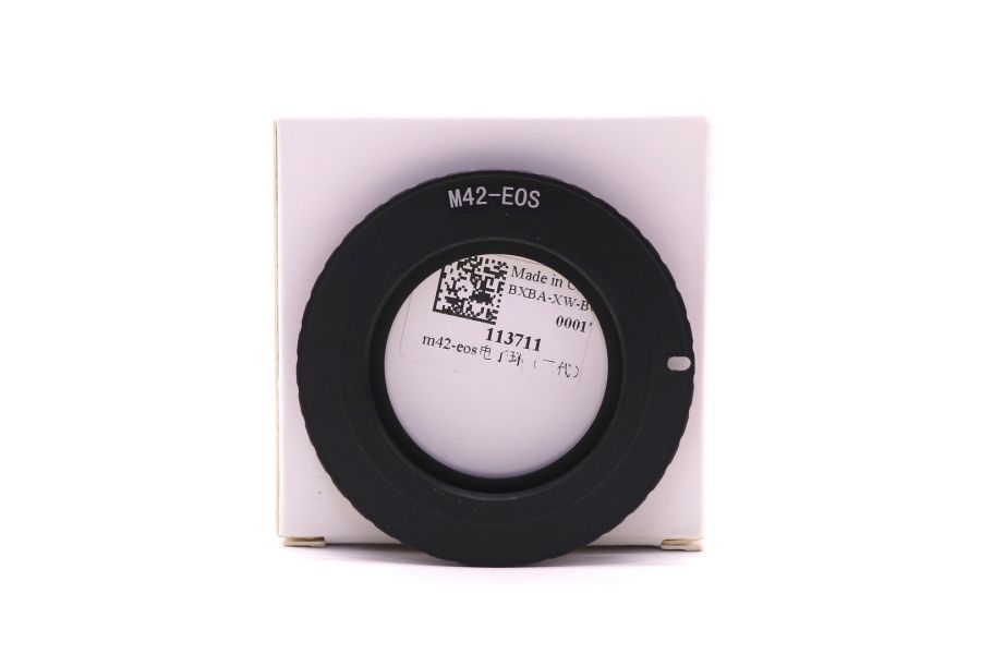 Переходник M42 - Canon EOS black с чипом в упаковке
