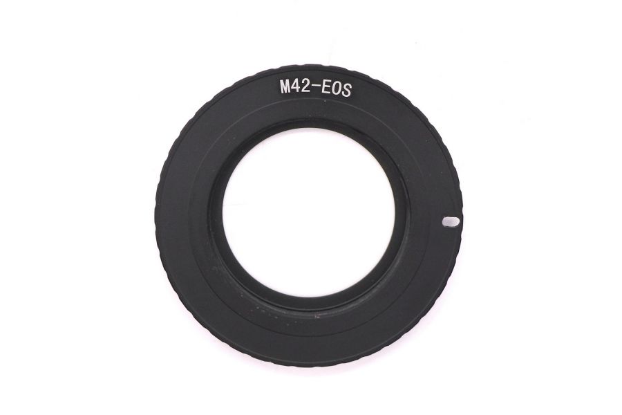 Переходник M42 - Canon EOS black с чипом в упаковке