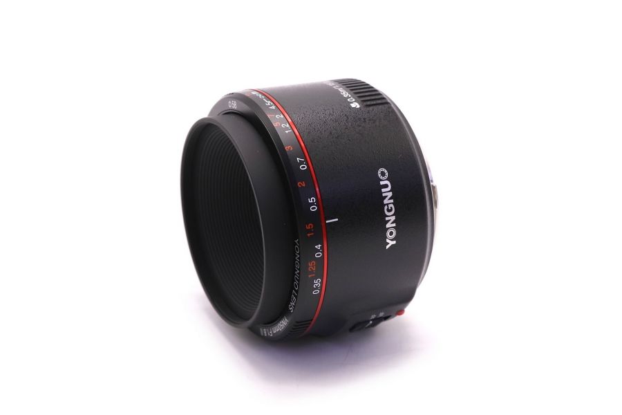 YongNuo AF 50mm f/1.8 II Canon EF в упаковке