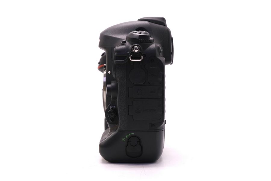 Nikon D4 body в упаковке (пробег 6800 кадров)