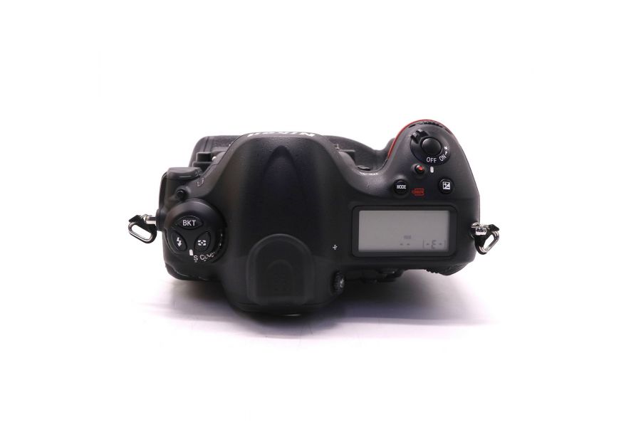 Nikon D4 body в упаковке (пробег 6800 кадров)