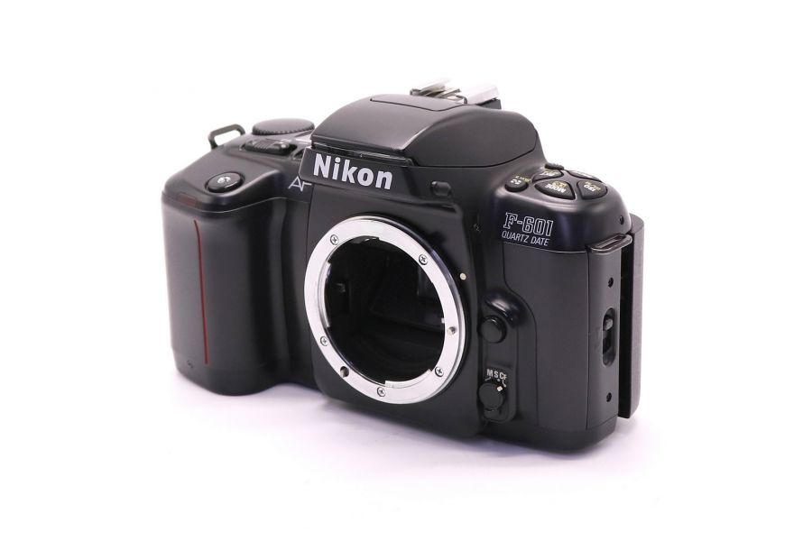 Nikon F-601 Quartz Date body (Japan)