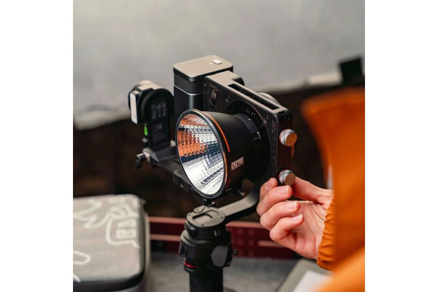 Осветитель Zhiyun MOLUS X100 Pro