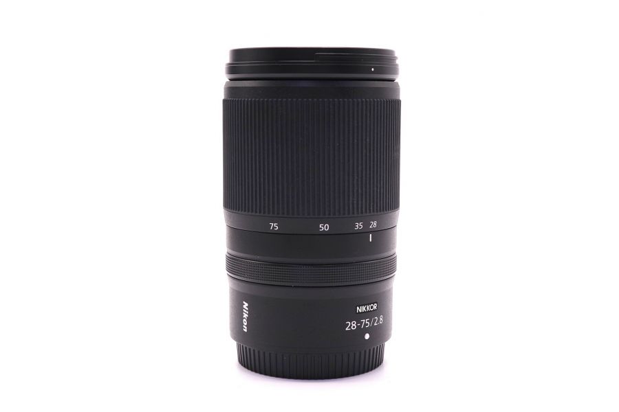 Nikon 28-75mm f/2.8 Nikkor Z в упаковке
