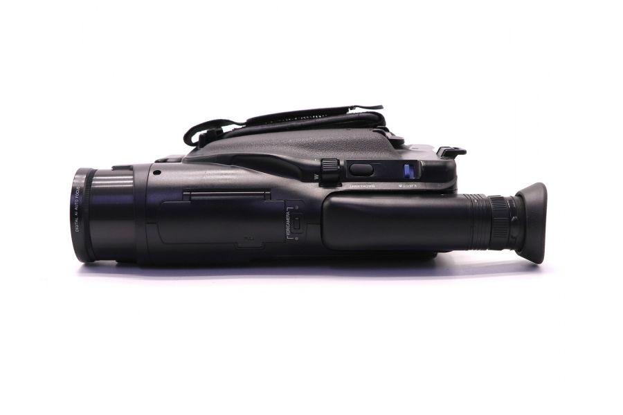 Видеокамера Panasonic NV-RX1EN в упаковке