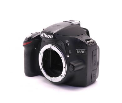 Nikon D3200 body (пробег 6905 кадров)