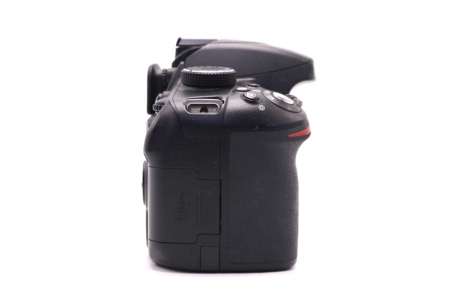 Nikon D3200 body (пробег 6905 кадров)