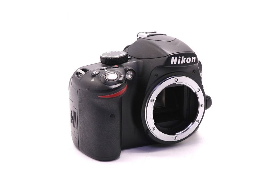 Nikon D3200 body (пробег 6905 кадров)