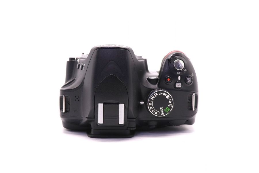 Nikon D3200 body (пробег 6905 кадров)