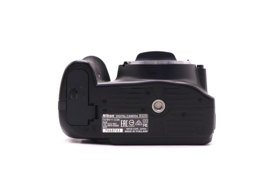 Nikon D3200 body (пробег 6905 кадров)