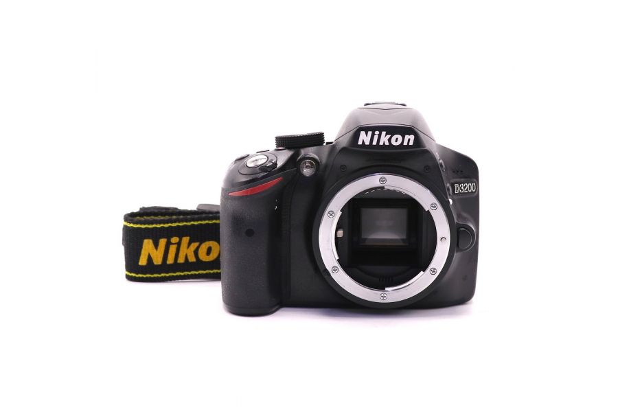 Nikon D3200 body (пробег 6905 кадров)