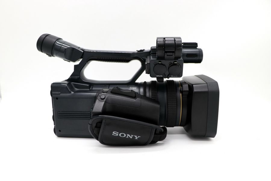 Видеокамера Sony HDR-AX2000E