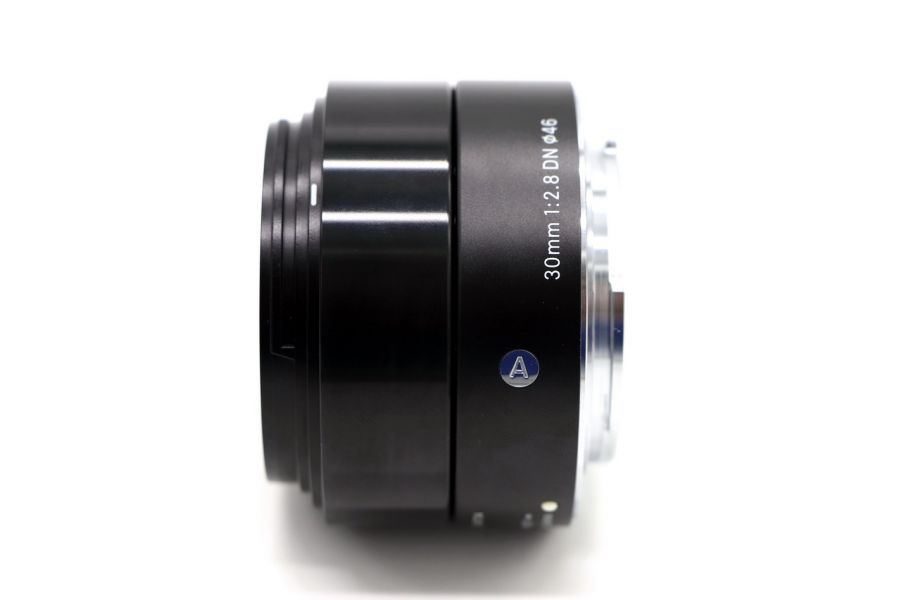 Sigma AF 30mm f/2.8 DN Art Sony E в упаковке