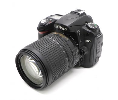Nikon D90 kit 18-140mm f/3.5-5.6G ED AF-S VR DX