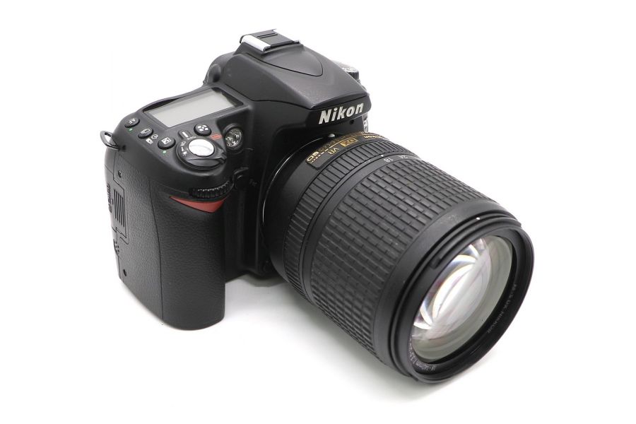 Nikon D90 kit 18-140mm f/3.5-5.6G ED AF-S VR DX